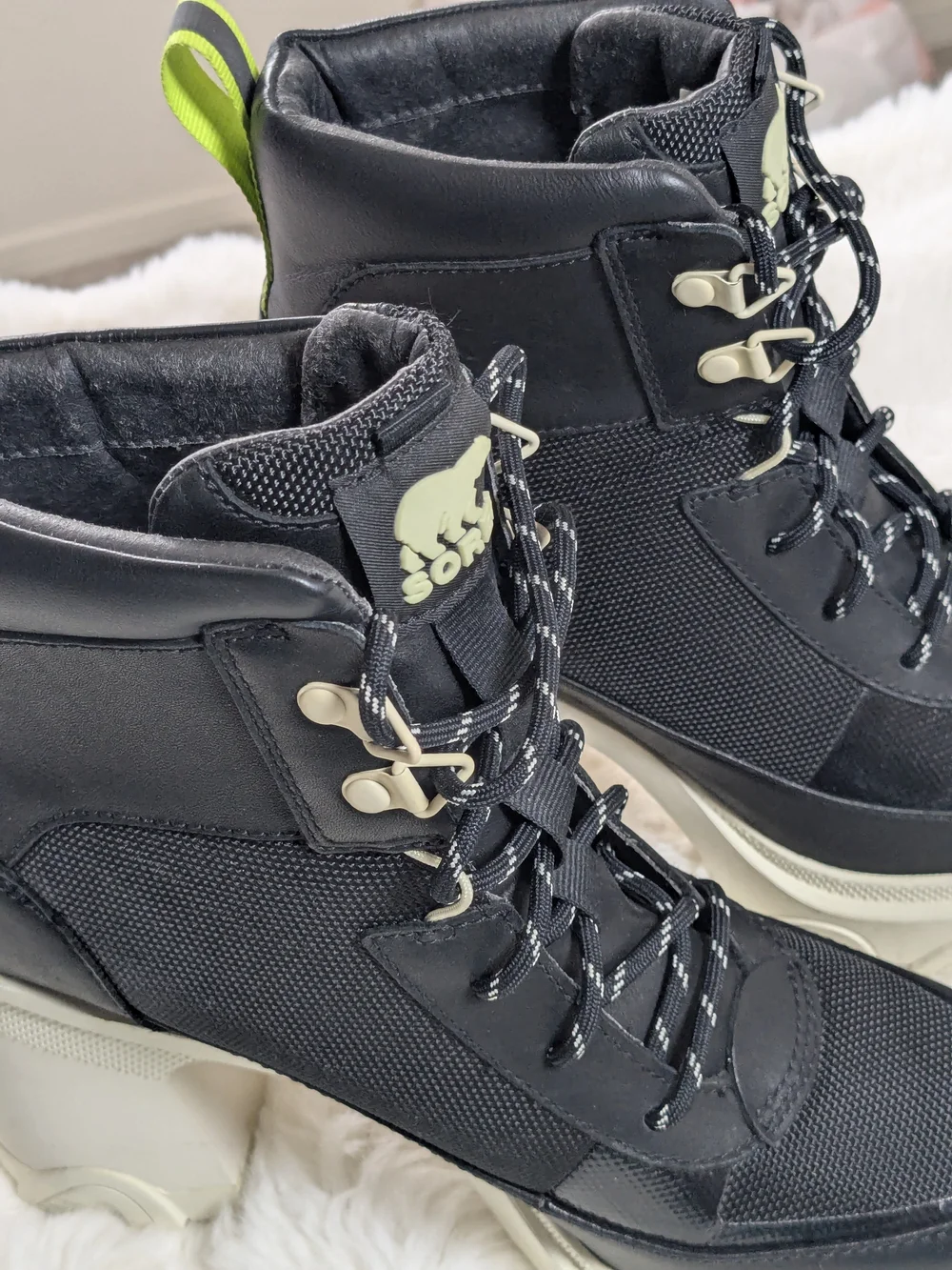 Sorel Kinetic Sneaker Boots Black Platform Lace Up Women’s 7.5